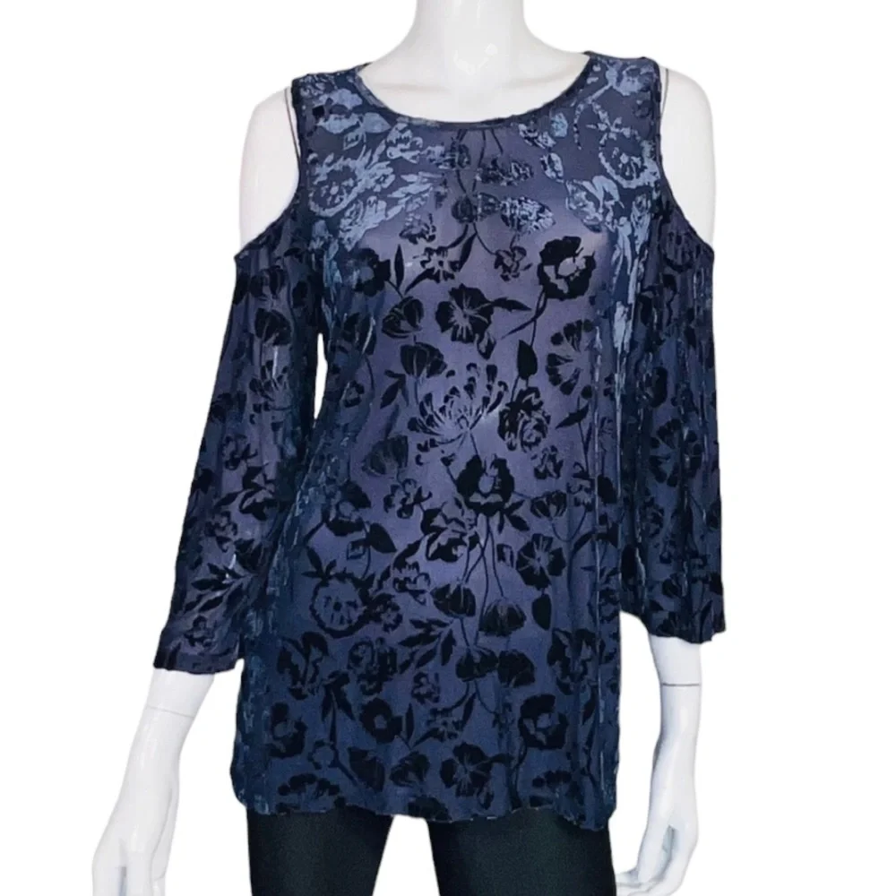 4/$40‎ Sunny Leigh Open Shoulder Velvet Floral Print Long Sleeve Blue Tunic